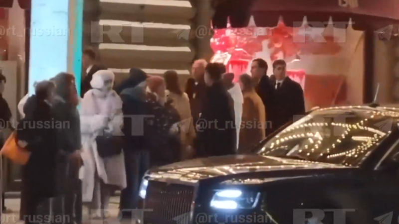 ويتكوف وكوشنر يصلان إلى الكرملين استعدادا لمحادثات مع بوتين حول أوكرانيا (فيديو)