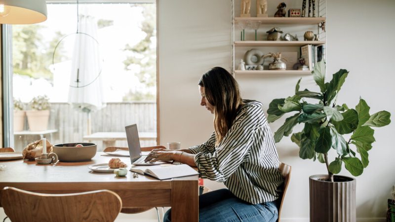 كيف يؤثر العمل من المنزل على الصحة النفسية؟