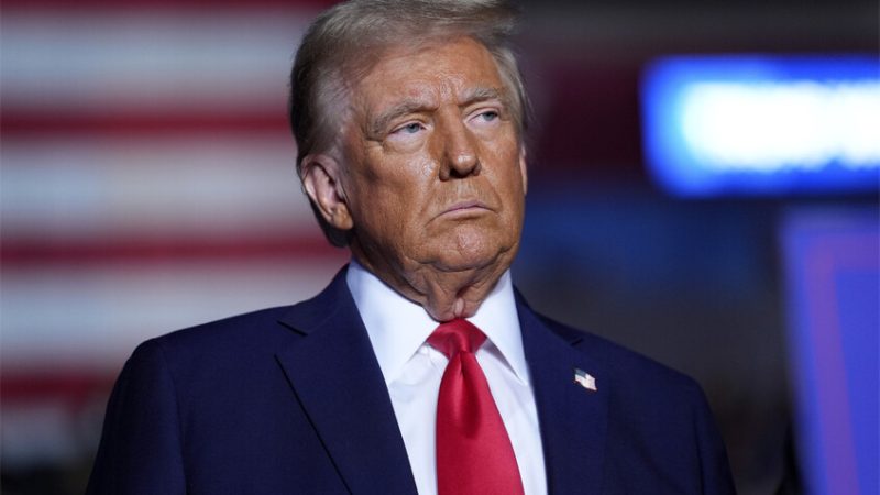 ترامب يعلن قرب إصدار قواعد موحدة لتنظيم قطاع الذكاء الاصطناعي في الولايات المتحدة