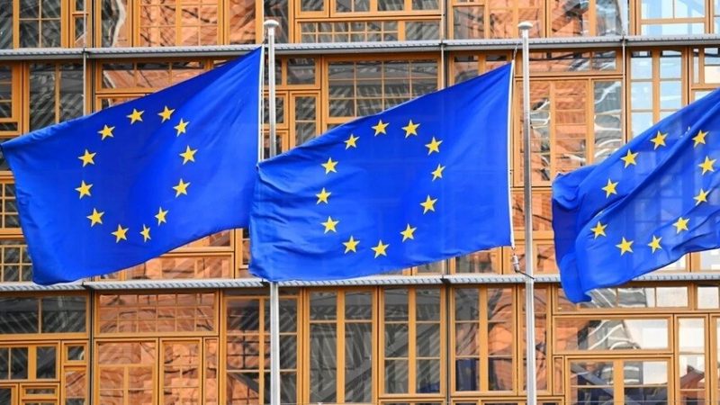 خبراء: أوروبا تخاطر بأن تصبح “ضررا جانبيا” في الصراع الأمريكي الصيني