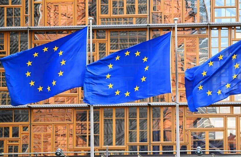 خبراء: أوروبا تخاطر بأن تصبح “ضررا جانبيا” في الصراع الأمريكي الصيني