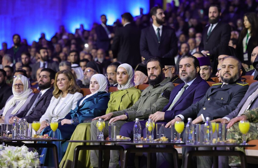 سوريا.. لقطات توثق تأثر وبكاء الرئيس الشرع وعقيلته لدى سماعهما قصص معاناة بسبب النظام السابق (فيديو)