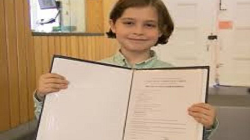 “أينشتاين بلجيكا الصغير”.. أصغر دكتور في فيزياء الكم يخطط لصنع بشر خارقين!