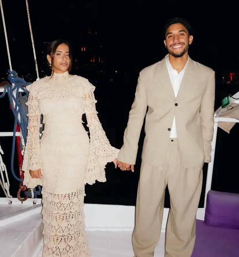 قبل الانضمام إلى منتخب مصر.. عمر مرموش يعلن خطوبته (صور)