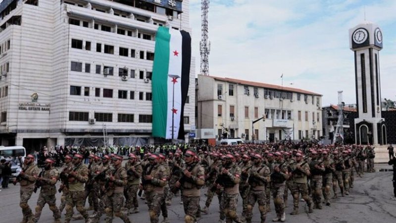 إسرائيل تعقد اجتماعات طارئة وتهدد بخطوات رسمية ضد دمشق بعد هتافات الجيش السوري المؤيدة لغزة