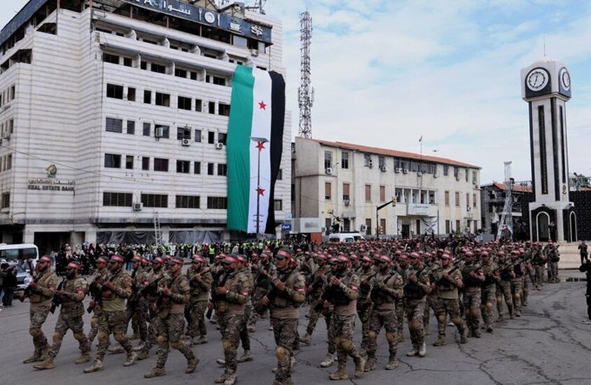 إسرائيل تعقد اجتماعات طارئة وتهدد بخطوات رسمية ضد دمشق بعد هتافات الجيش السوري المؤيدة لغزة