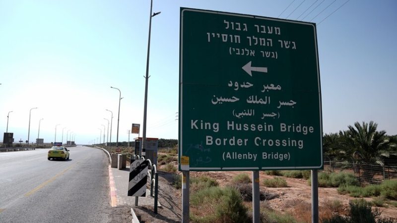 فتح معبر اللنبي أمام المساعدات من الأردن إلى غزة بعد تشديد الإجراءات الأمنية