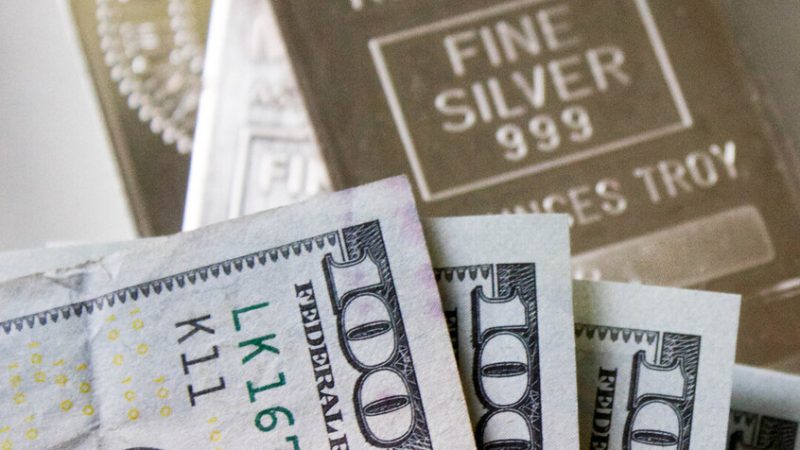 سعر الفضة يرتفع إلى مستوى قياسي جديد في بورصة “كومكس”