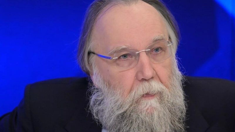 زاخاروفا: بريطانيا “تجاوزت حدودها” بفرض عقوبات على المحلل الروسي دوغين