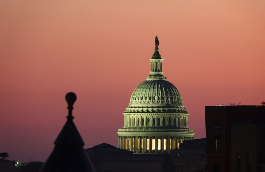 سيناتور أمريكي: هيغسيث لم يتمكن من تقديم إجابة واضحة عن خطط البيت الأبيض في فنزويلا