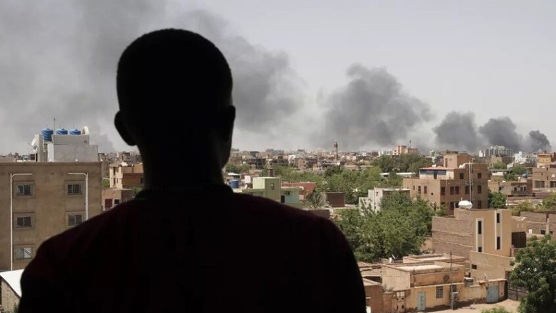 تحطم طائرة شحن عسكرية من طراز “إيل-76” في السودان ومصرع طاقمها