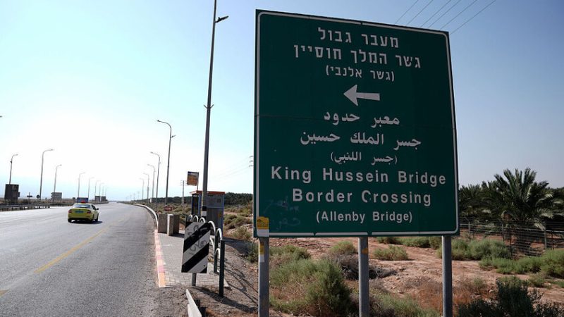 قناة عبرية تكشف عن ضغط أمريكي أدى إلى فتح معبر اللنبي