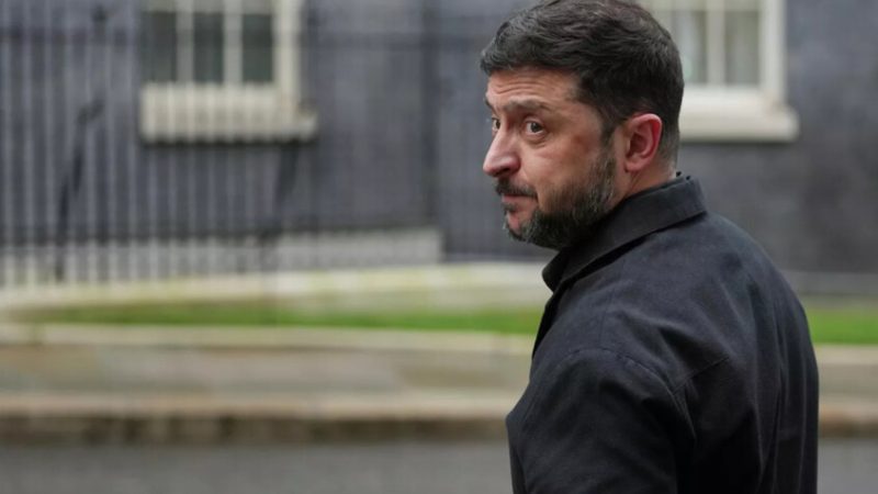 سياسي فنلندي: زيلينسكي وافق على الانتخابات بعد تصفية المعارضة وسعيا لضمانات أمنية أمريكية