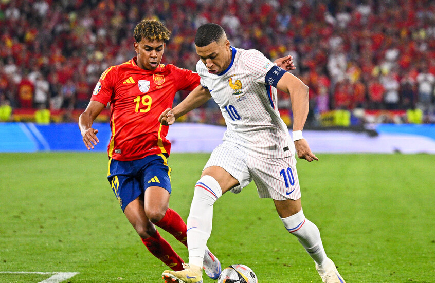 لامين جمال يحطم رقم مبابي التاريخي في دوري أبطال أوروبا