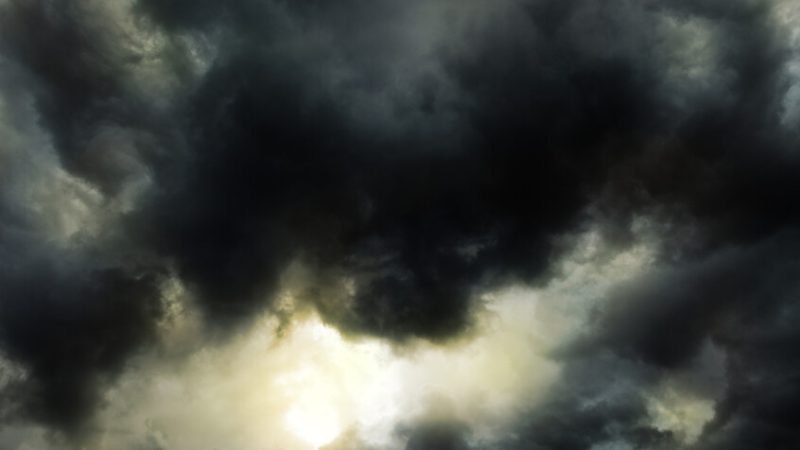 هل تحققت تنبؤات نوستراداموس وبابا فانغا لعام 2025؟