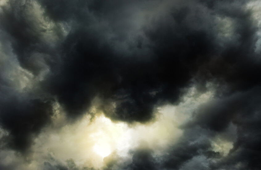 هل تحققت تنبؤات نوستراداموس وبابا فانغا لعام 2025؟