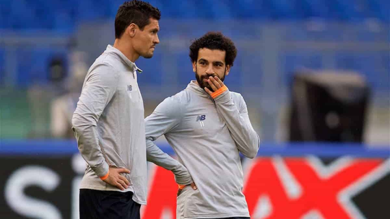 نجم ليفربول السابق يعلن تضامنه مع صلاح ويرد على منتقديه