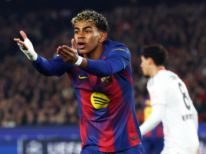 على طريقة فينيسيوس مع ألونسو.. لامين جمال يشعل أزمة مع فليك بعد استبداله في لقاء فرانكفورت! (فيديو)