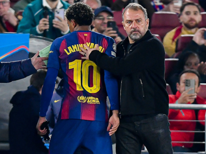 فليك يعلق على رد فعل لامين جمال بعد استبداله أمام فرانكفورت