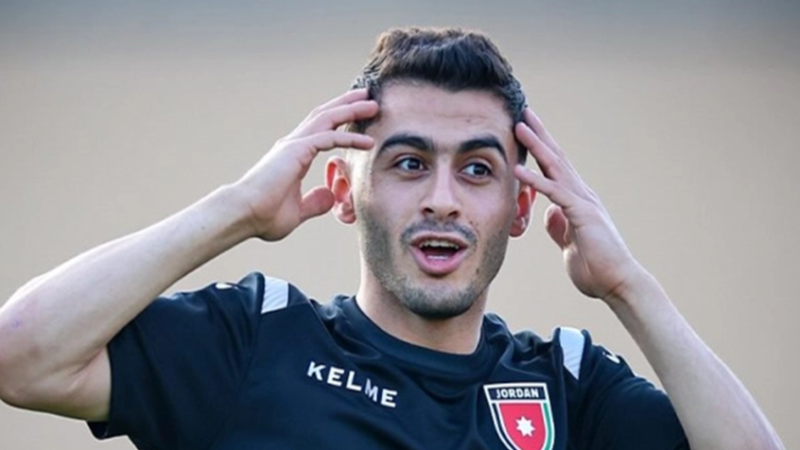 “إلى الأمام”.. نجم منتخب الأردن “شرارة” يقلد المدرب المغربي جمال السلامي بطريقة طريفة (فيديو)