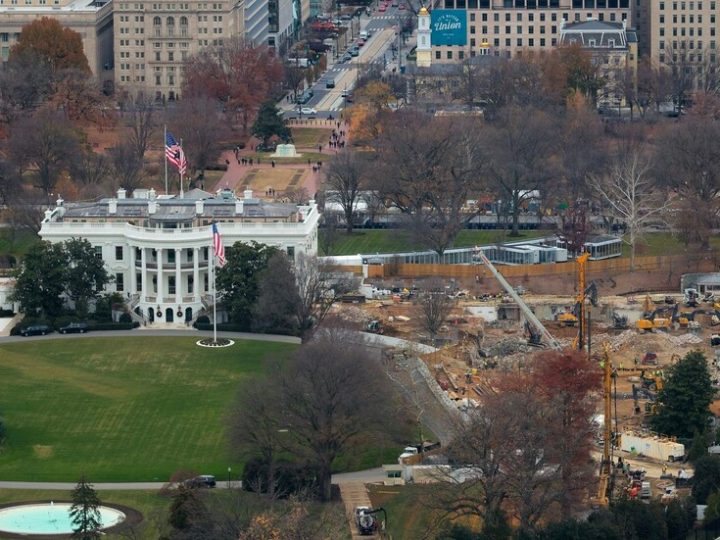 بالصور.. أعمال البناء في قاعة الرقص الفاخرة في البيت الأبيض