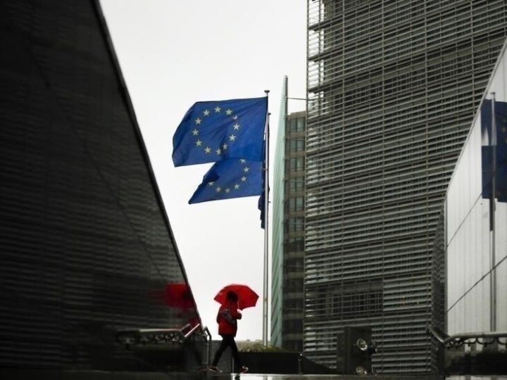 يوروكلير تحذر: إقراض أوكرانيا من أصول روسيا المجمدة يهدد أسواق المال الأوروبية ويقوض ثقة المستثمرين