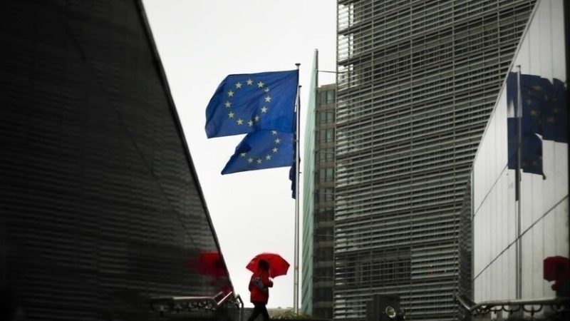 يوروكلير تحذر: إقراض أوكرانيا من أصول روسيا المجمدة يهدد أسواق المال الأوروبية ويقوض ثقة المستثمرين