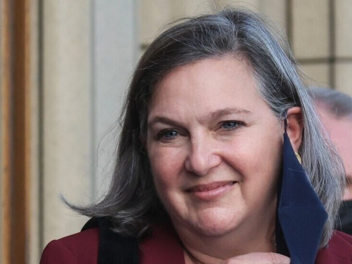 عميل سابق في المخابرات الأوكرانية يكشف تأثير نولاند وواشنطن خلال أحداث ميدان كييف