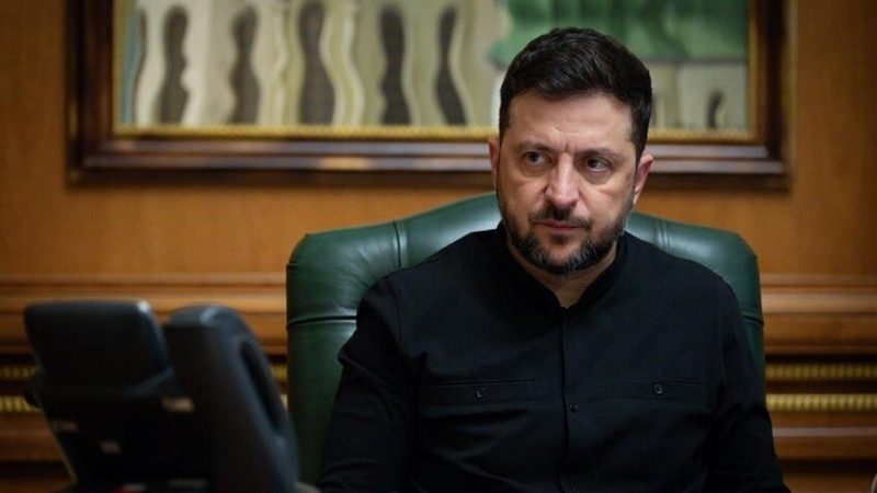 الخارجية الروسية: زيلينسكي ليس لديه أي فرصة لإعادة انتخابه بشكل قانوني