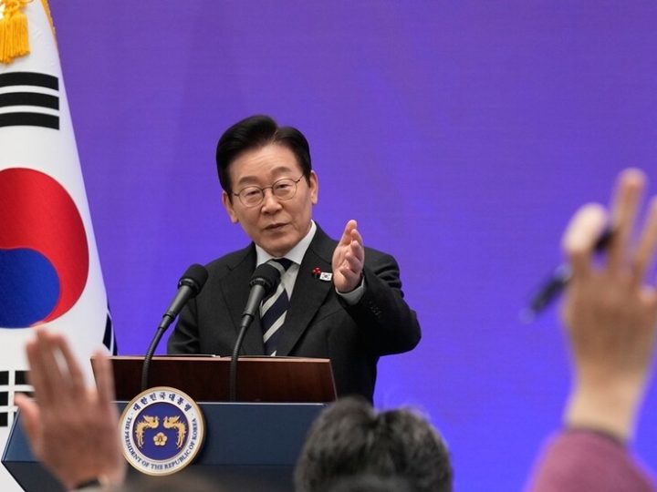 كوريا الجنوبية.. الرئيس لي يقبل استقالة وزير لتلقيه أموالا من كنيسة التوحيد