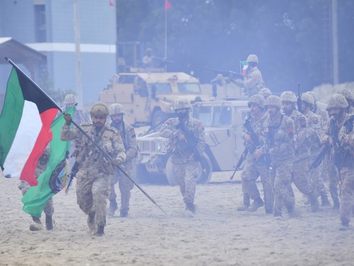 وزير الدفاع الكويتي: العمل الدفاعي الخليجي يمثل سدا منيعا لمواجهة المخاطر في المنطقة