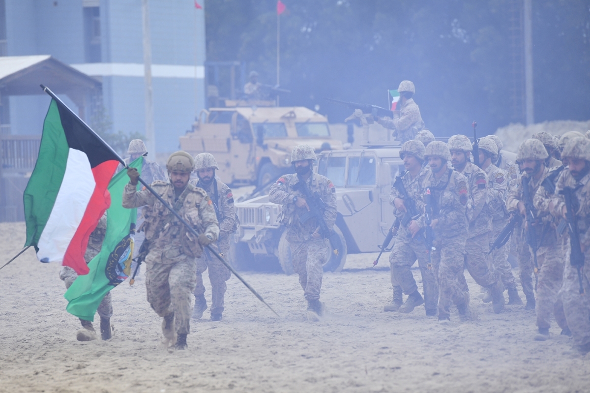 وزير الدفاع الكويتي: العمل الدفاعي الخليجي يمثل سدا منيعا لمواجهة المخاطر في المنطقة