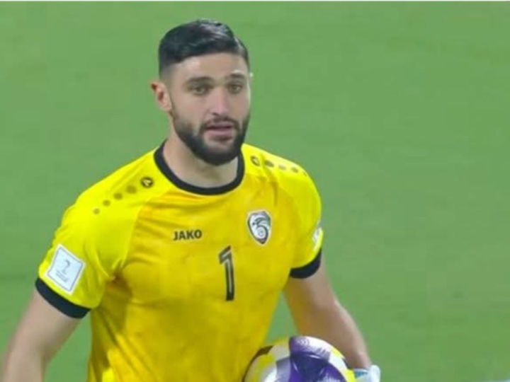 مشهد مؤثر لحارس منتخب سوريا إلياس هدايا بعد خسارة “نسور قاسيون” أمام المغرب (فيديو)