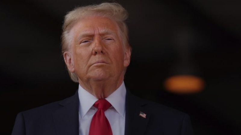 البيت الأبيض يفسر سبب وضع ترامب ضمادة على يده باستمرار(صورة)