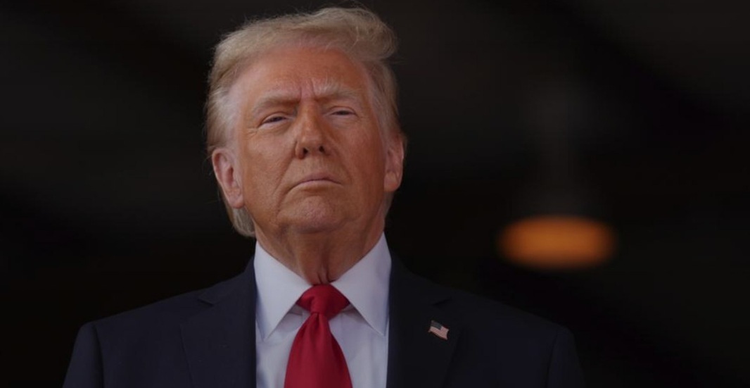 البيت الأبيض يفسر سبب وضع ترامب ضمادة على يده باستمرار(صورة)