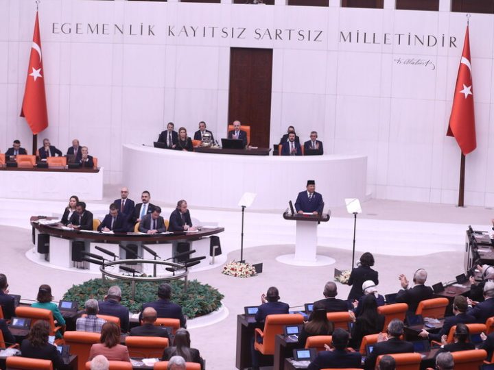 حزب الحركة القومية يقدم تقريره بشأن التسوية الكردية إلى رئاسة البرلمان التركي