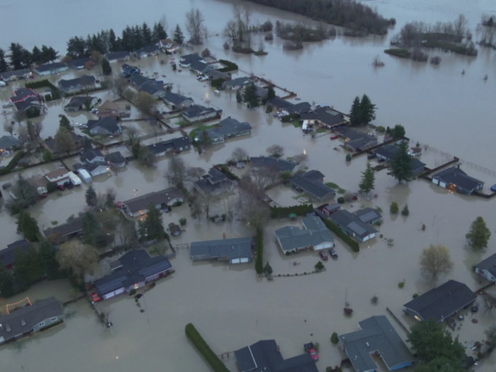 فيضانات نهر سكاجيت في واشنطن تصل مستويات قياسية وتجبر عشرات الآلاف على الإخلاء