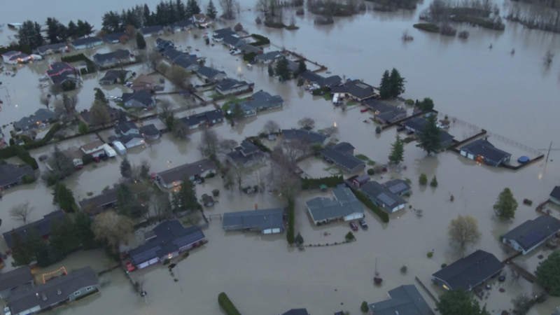 فيضانات نهر سكاجيت في واشنطن تصل مستويات قياسية وتجبر عشرات الآلاف على الإخلاء