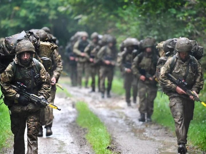 نائب وزير الدفاع البريطاني يعترف بسعي لندن إلى “عسكرة” الرأي العام في البلاد