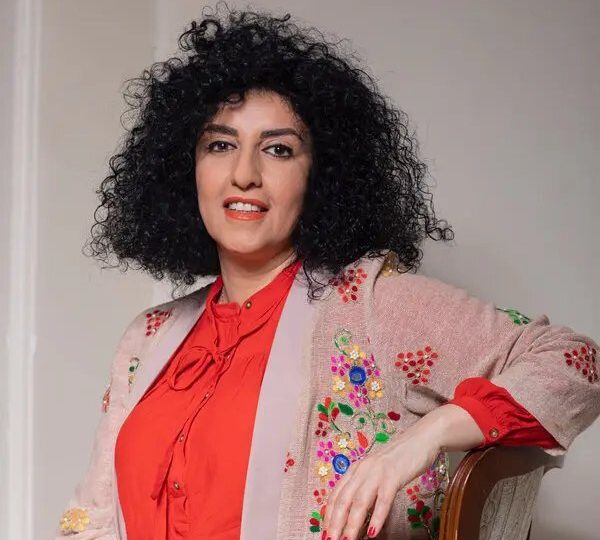 إيران.. الشرطة تعتقل الحائزة على “جائزة نوبل للسلام” عام 2023 (صورة + فيديو)