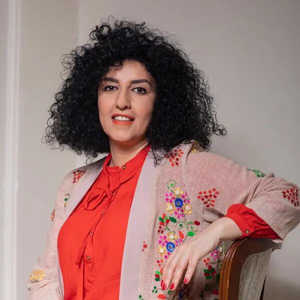 إيران.. الشرطة تعتقل الحائزة على “جائزة نوبل للسلام” عام 2023 (صورة + فيديو)