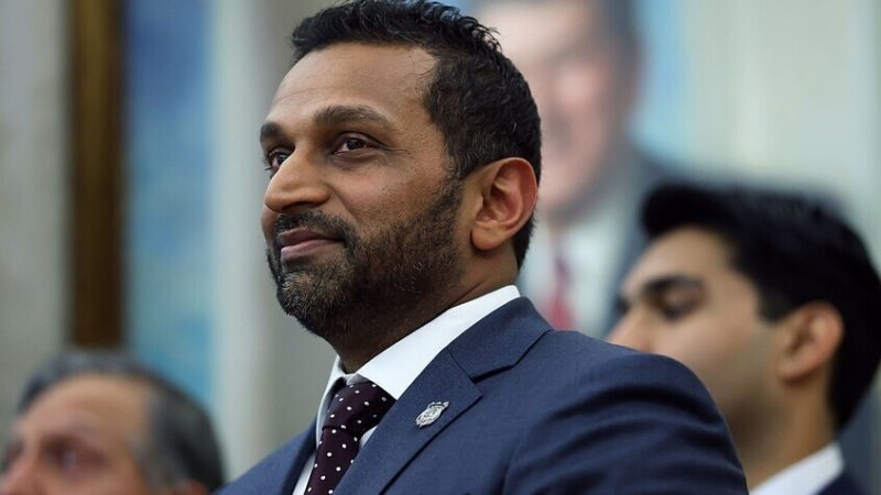 “واشنطن بوست”: اجتماعات سرية بين مكتب التحقيقات الفيدرالي ومفاوض أوكرانيا تثير القلق