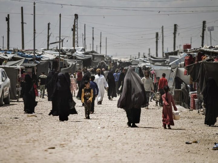 من جنسيات مختلفة.. إحباط محاولة هروب نساء وأطفال من “مخيم الهول” شمال شرق سوريا