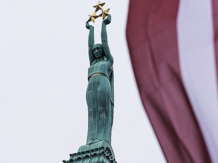 برلمانية لاتفية تطالب أوكرانيا بكشف كيفية إنفاق مليار يورو