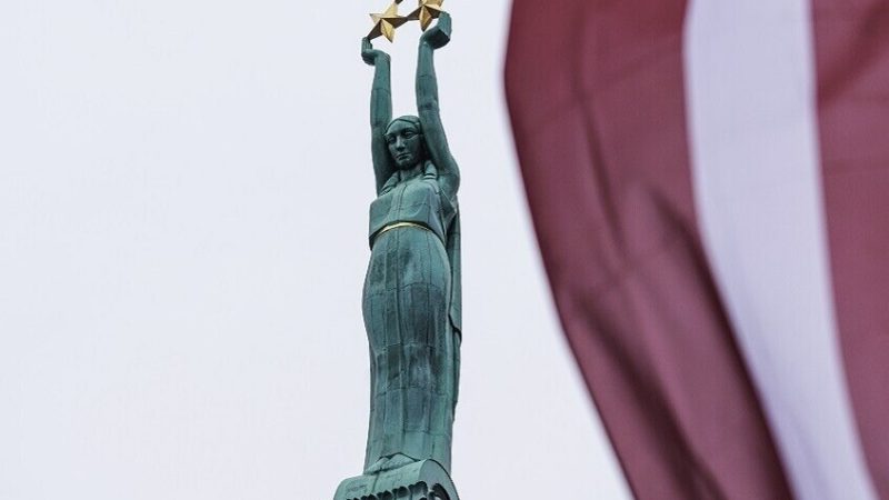 برلمانية لاتفية تطالب أوكرانيا بكشف كيفية إنفاق مليار يورو