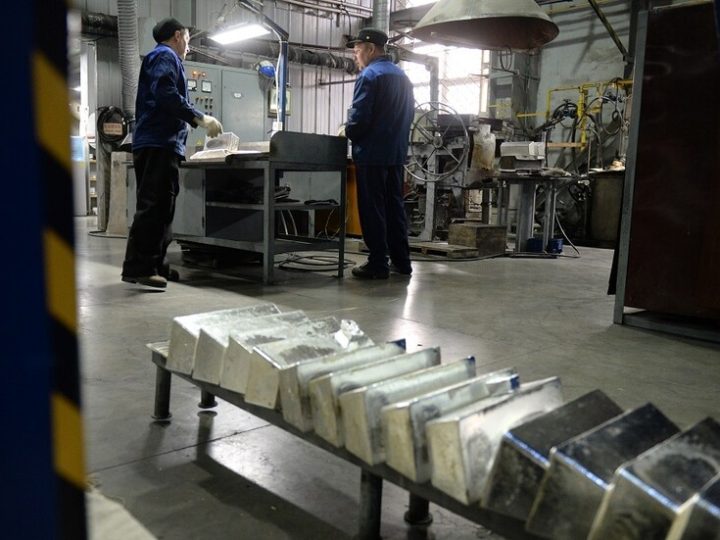 سعر الفضة يرتفع فوق 65 دولارا لأول مرة في التاريخ