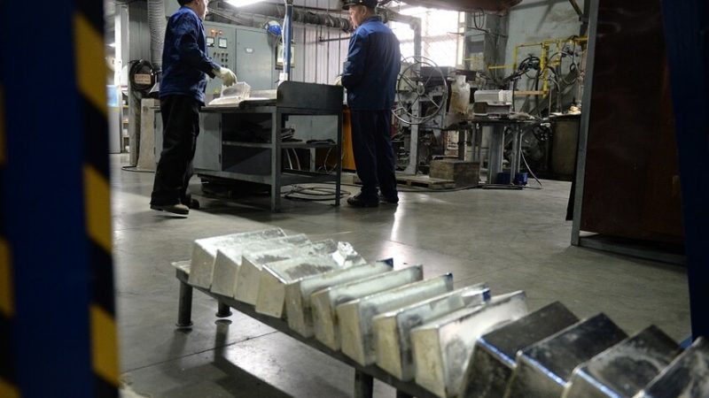 سعر الفضة يرتفع فوق 65 دولارا لأول مرة في التاريخ