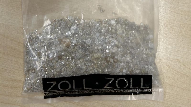 ألمانيا.. مصادرة أكثر من 11 ألف ماسة من أحد المسافرين في مطار فرانكفورت