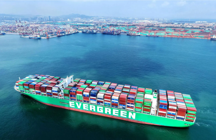 WSJ:  قوات أمريكية داهمت سفينة في طريقها من الصين إلى إيران