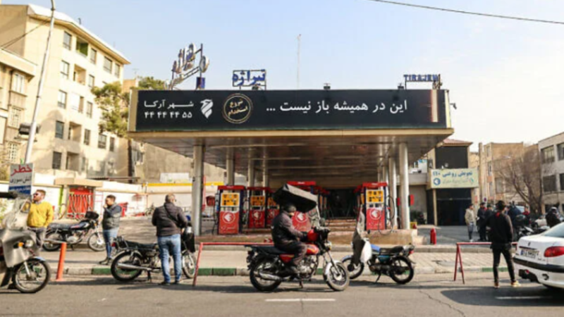 إيران ترفع أسعار البنزين لأول مرة منذ احتجاجات عام 2019